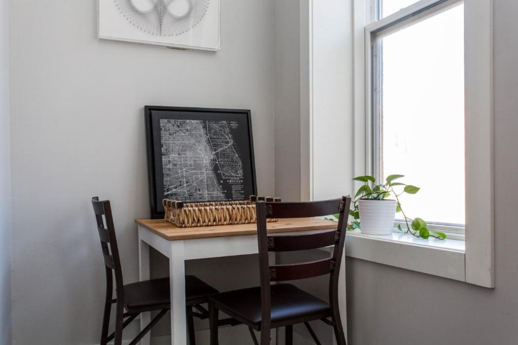 The Double Play - 1 Min Walk To Wrigley! Spacious 2Br - Perfect For Cubs Fans! Чикаго Экстерьер фото