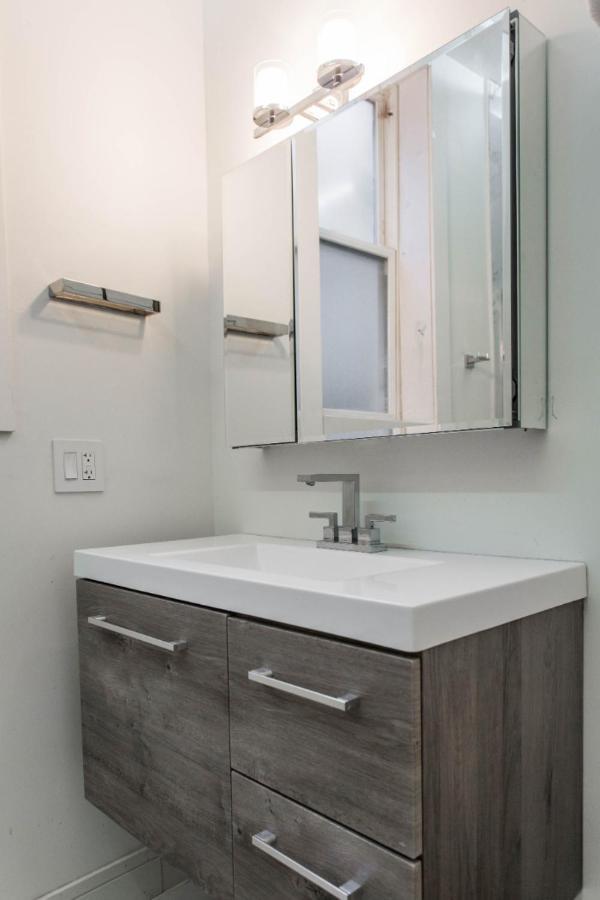 The Double Play - 1 Min Walk To Wrigley! Spacious 2Br - Perfect For Cubs Fans! Чикаго Экстерьер фото